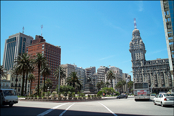 Montevideo%20City%20subir.png