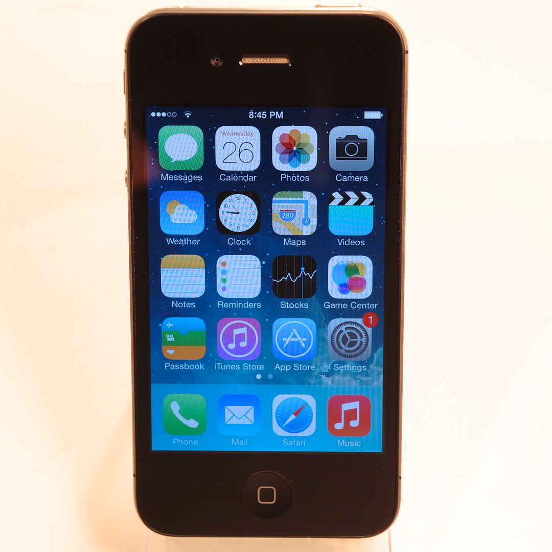 ... iPhone 4 8GB Black iOS 7.0.6 Smartphone( Clean ESN- Straight Talk