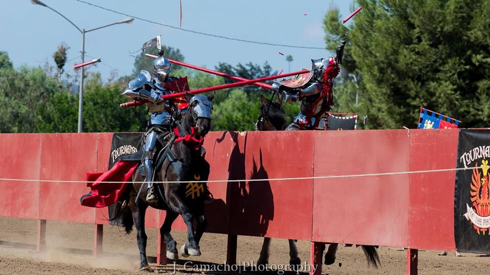 Toby Capwell(left) jousts Darth Rimmer(right), Phoenix 2014 (photo by J. Camacho Photography)