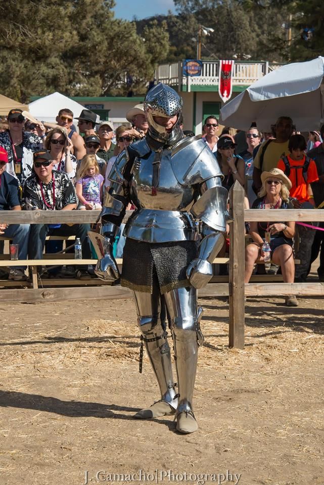 Toby Capwell in his Italian field armour, c. 1465 (photos by J Camacho Photography)