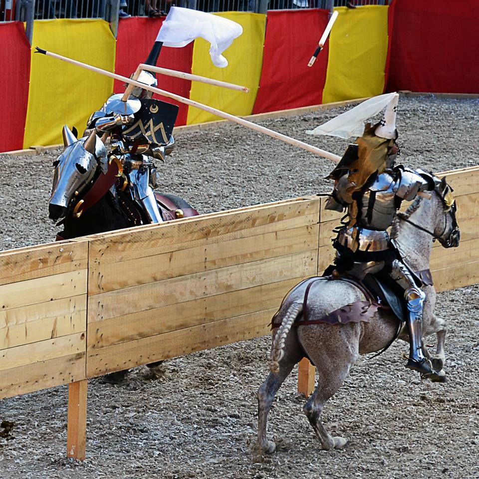 Toby Capwell breaks his lance against Wouter Nicolai during the joust at Schaffhausen (photo by Stefan Kiss)