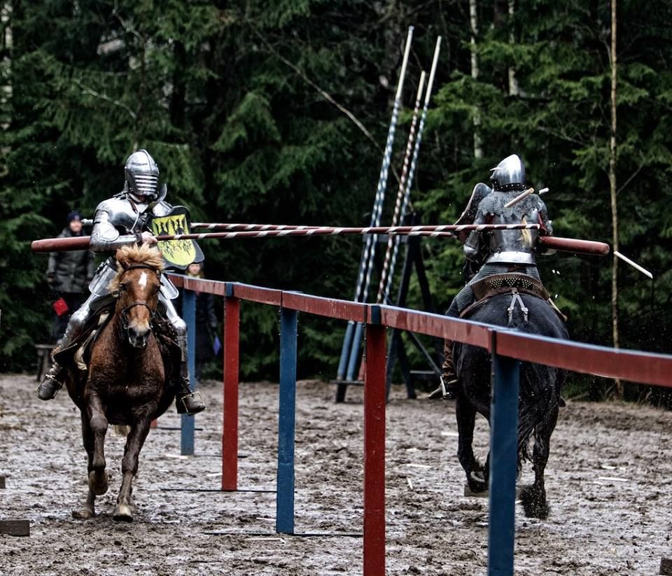 Jose Bernardes(left) and Anu Nuotio (right) joust during the Finnish National Championship 2015 (photo by Marjo Lunden)