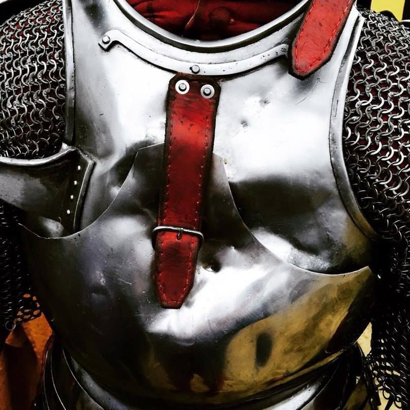 Tournament Champion Andrey Kamin's dented breastplate at the end of the Tournament of St George 2015 in Moscow, Russia(photo from Ratobor Show)