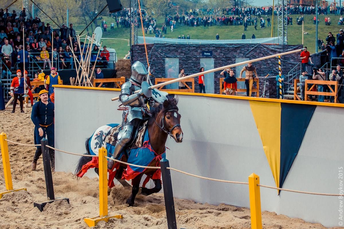 Andrey Kamin jousts at the Tournament of St George 2015 in Moscow, Russia(photo by Andrew Boykov/Ratobor Show)