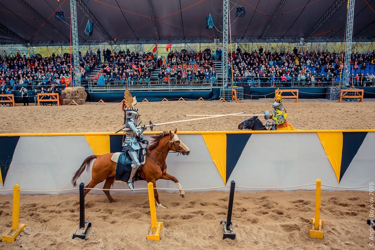 Arne Koets(left) and Sergey Zhuravlev(right) joust at the Tournament of St George 2015 in Moscow, Russia(photo by Andrew Boykov/Ratobor Show)