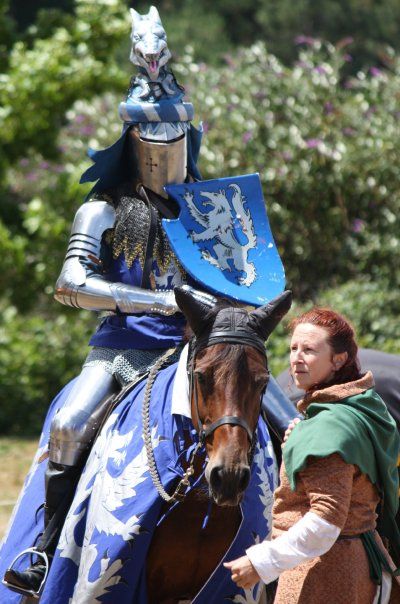 Andrew McKinnon in armour with Kym Louise O'Connor at the Taupo Joust 2010 (photo by Scott Marks)
